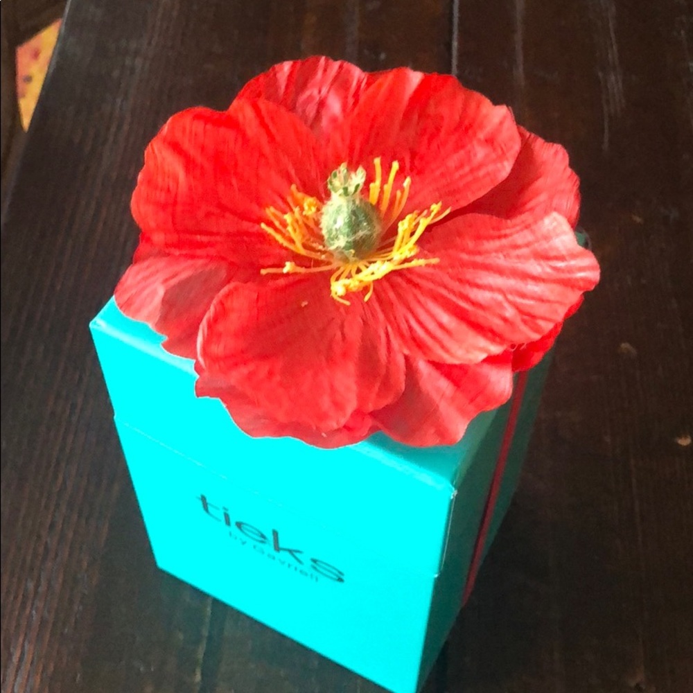 Tieks poppy flower